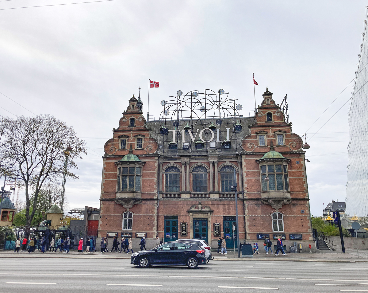 tivoli gardens theme park copenhagen
